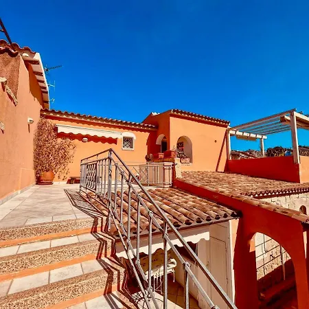 Pied-a-terre100m From The And Town Center *
